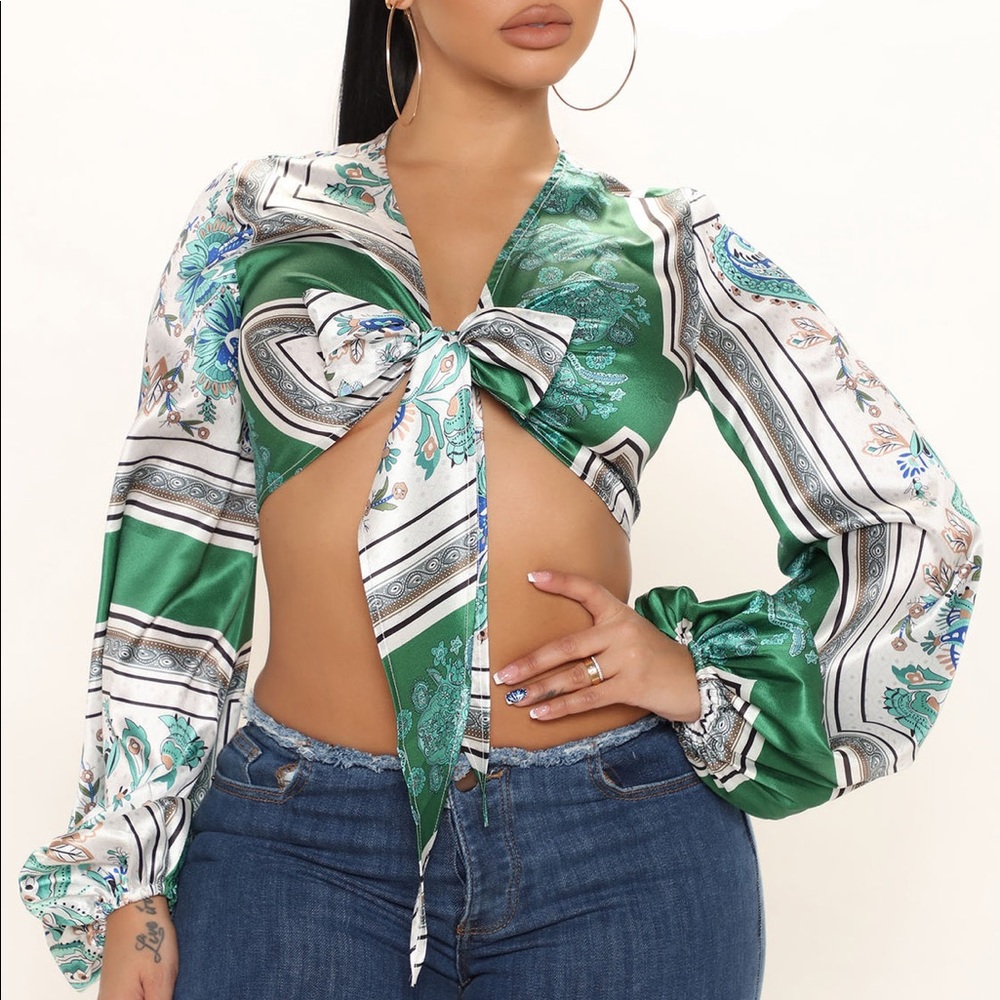 Satin green crop top 💚🤍
